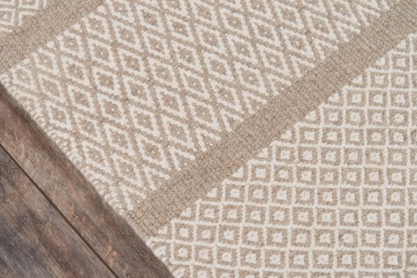 Momeni Mesa Mes-9 Beige Area Rug - Image 2