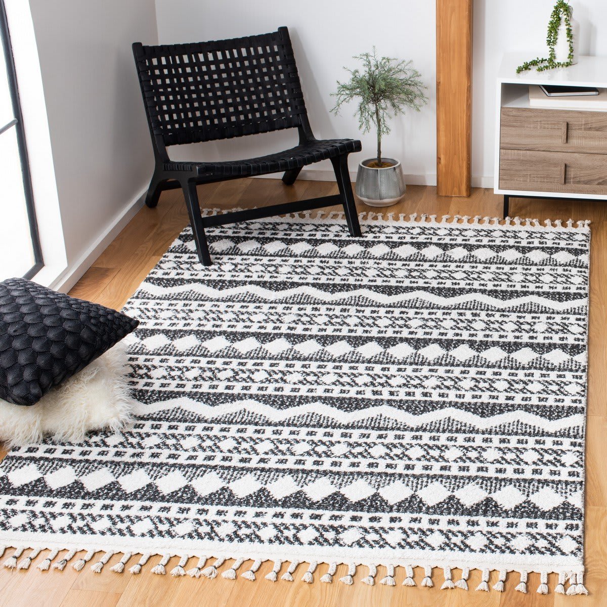 Safavieh Moroccan Tassel Shag Mts484A Ivory - Black Area Rug - Image 2